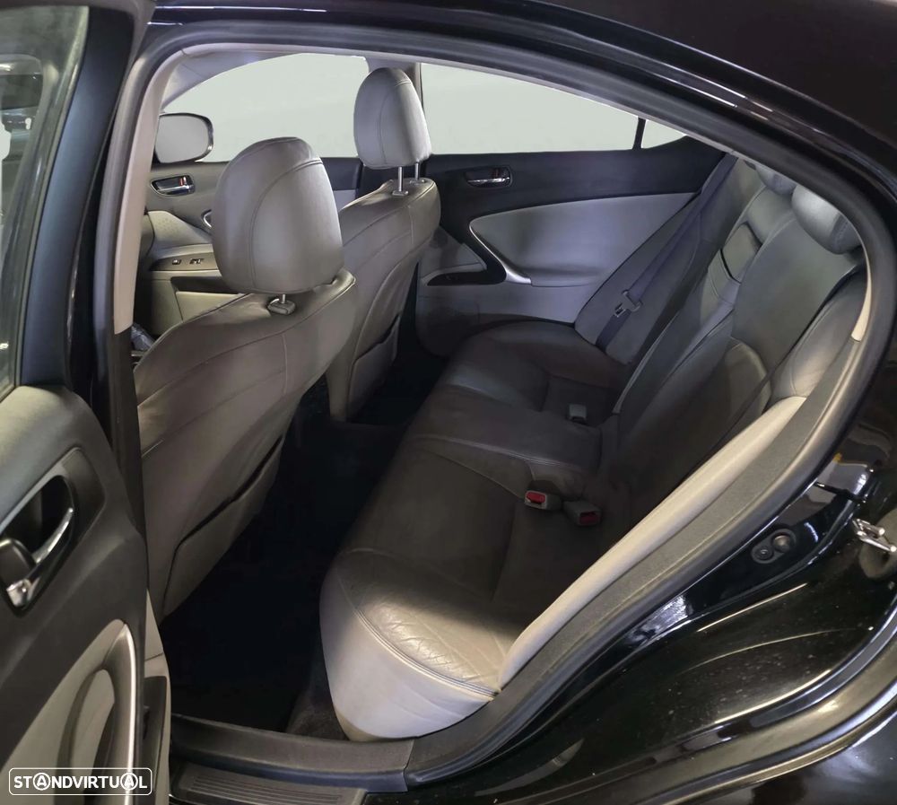 Lexus IS 220 d Executive Line - 11