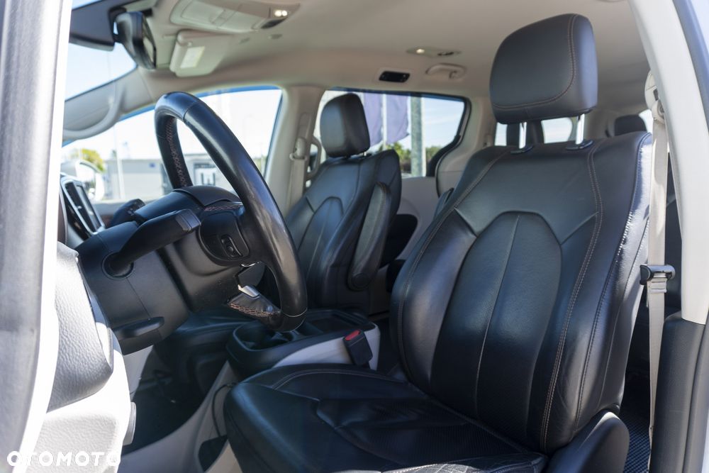 Chrysler Pacifica - 15