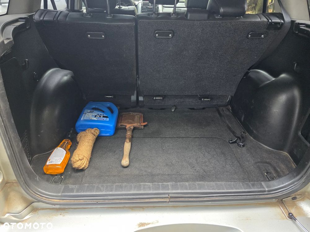 Suzuki Grand Vitara 1.9 DDiS Comfort + DPF Family - 12