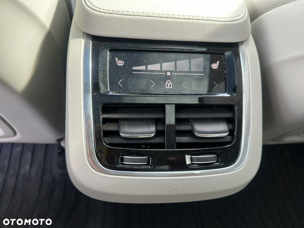 Volvo XC 90 - 35