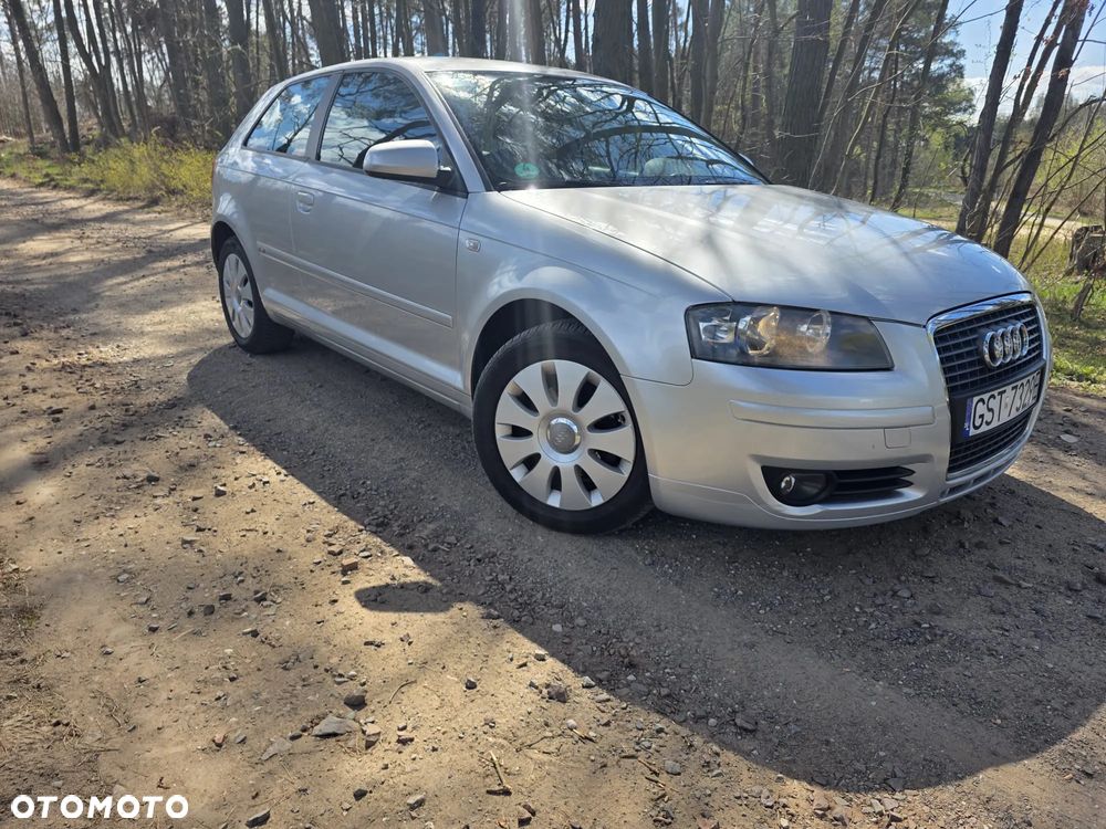 Audi A3 3-drzwiowe 1.6 FSI Ambiente - 3
