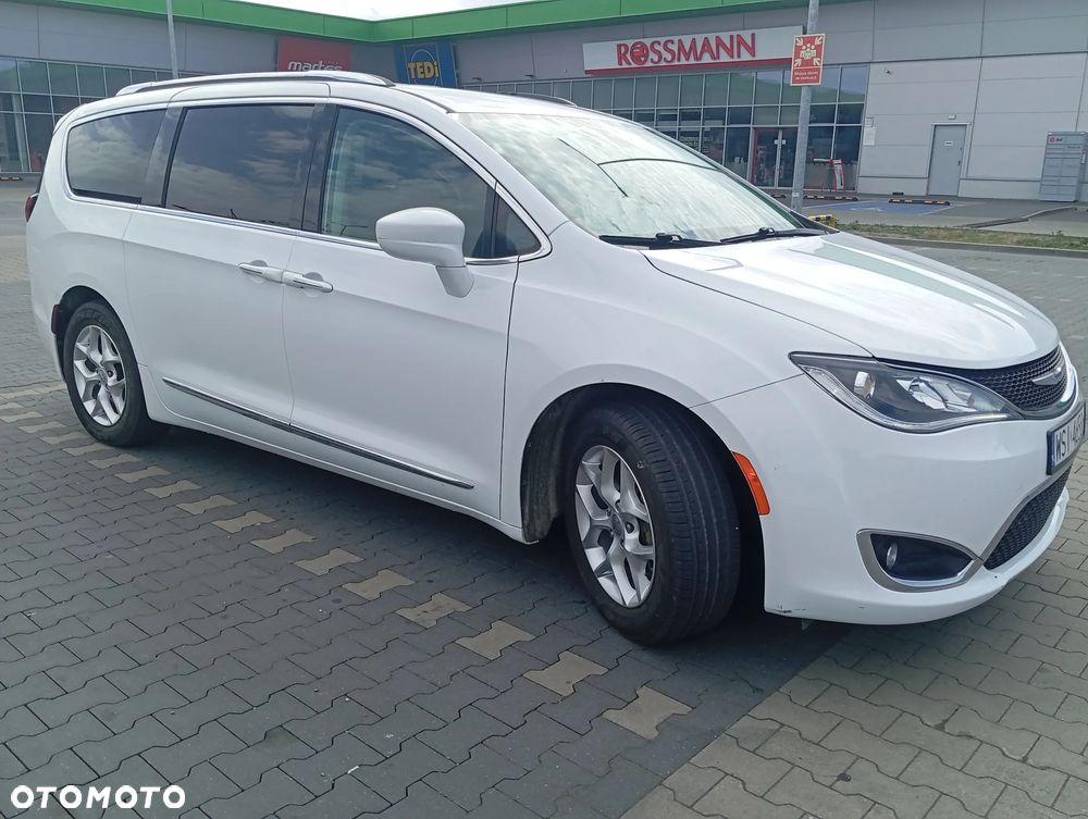 Chrysler Pacifica - 12