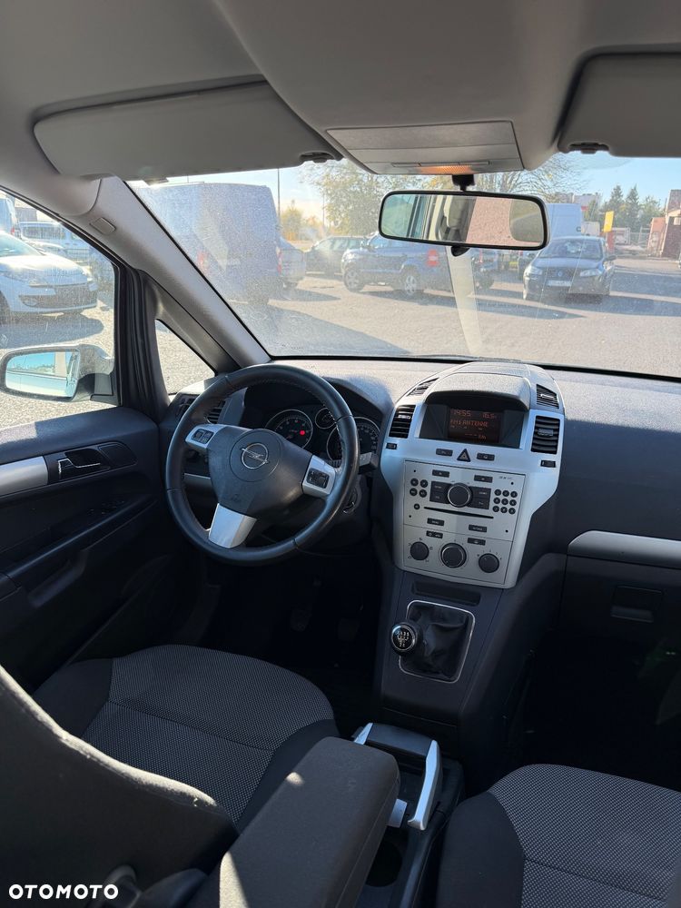 Opel Zafira - 32