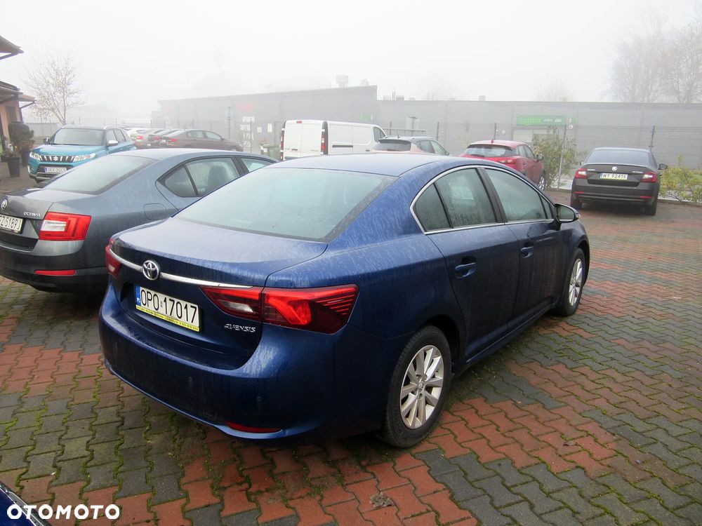 Toyota Avensis 1.6 Premium - 3