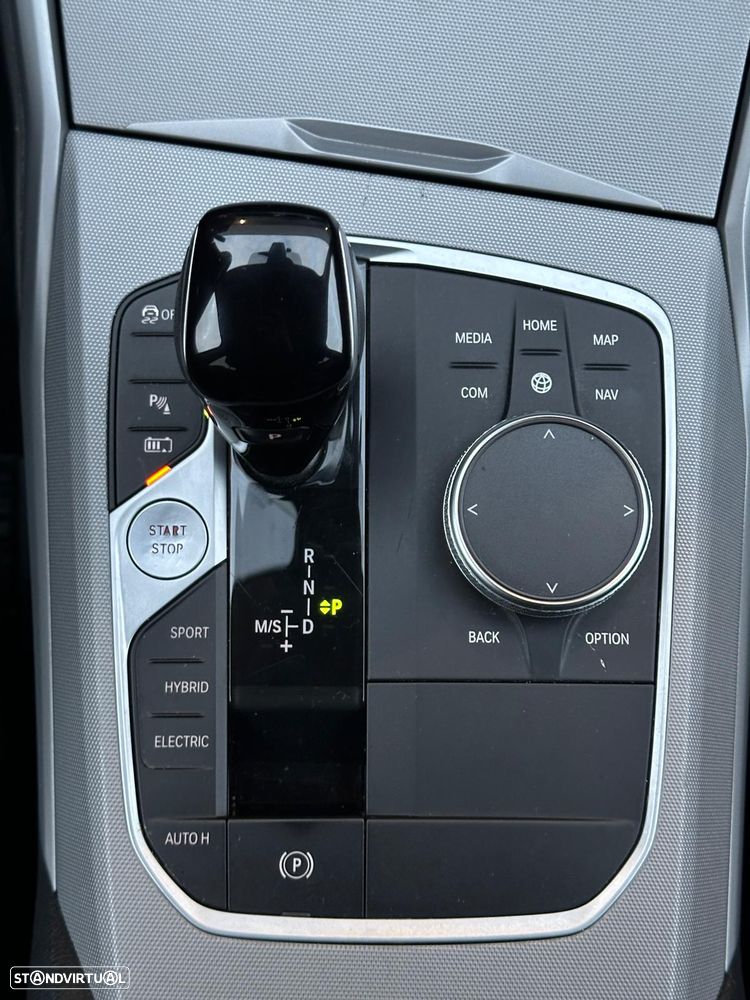 BMW 330 e Touring Corporate Edition Auto - 18