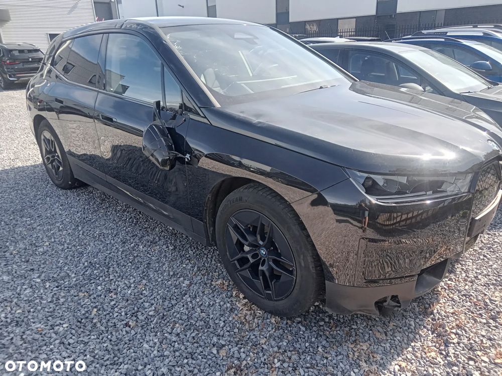 BMW iX - 5