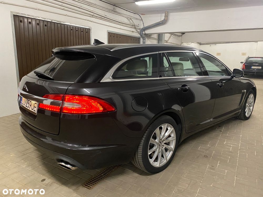Jaguar XF - 11