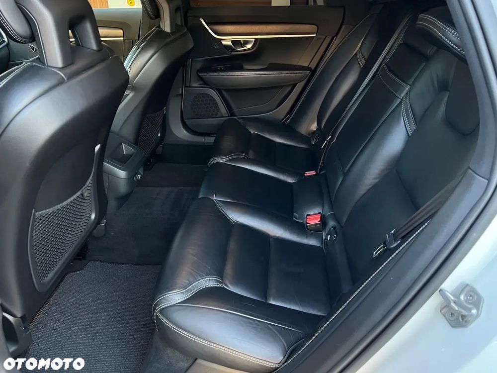Volvo V90 Cross Country - 28
