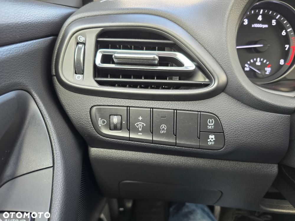 Hyundai i30 1.5 DPI Smart - 13