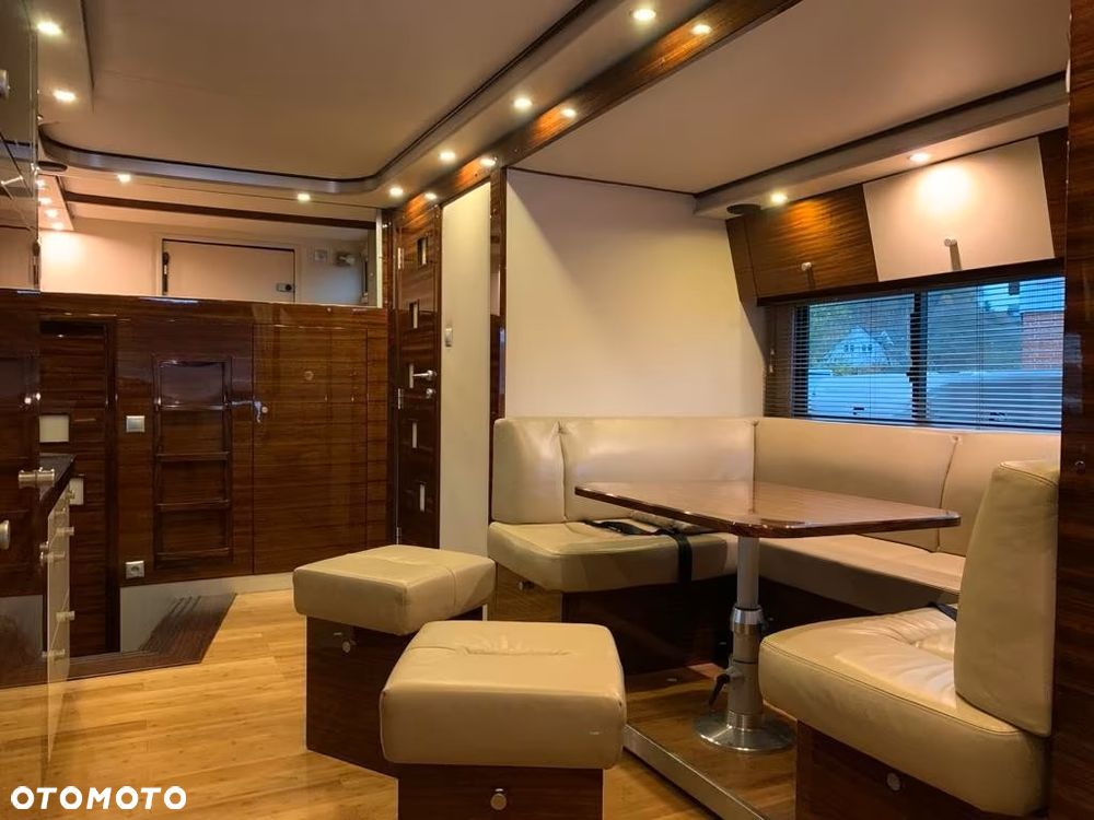 Scania P320 Interhorse – Transporter dla 5 Koni - część mieszkalna ok. 27,5 m² - 5