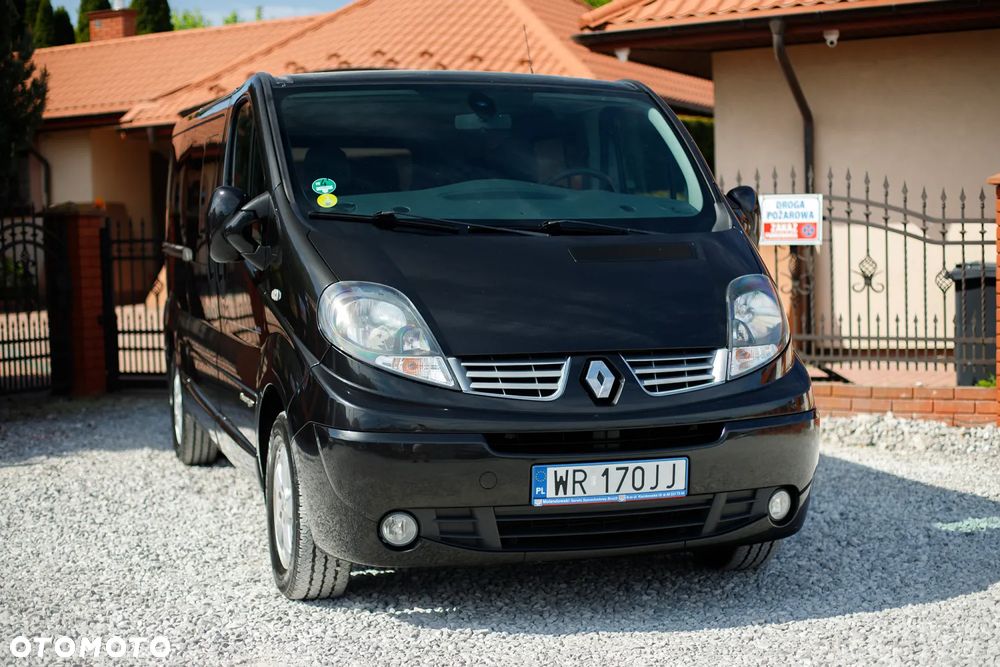 Renault Trafic Grand Passenger Black Edition - 16