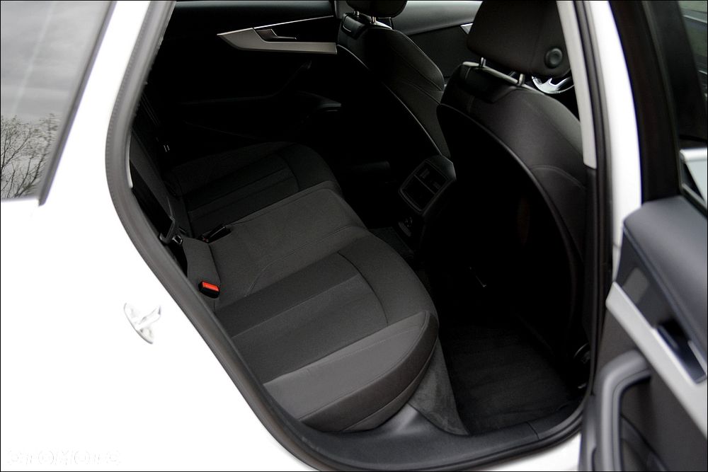 Audi A4 Avant 2.0 TFSI ultra Sport S tronic - 23