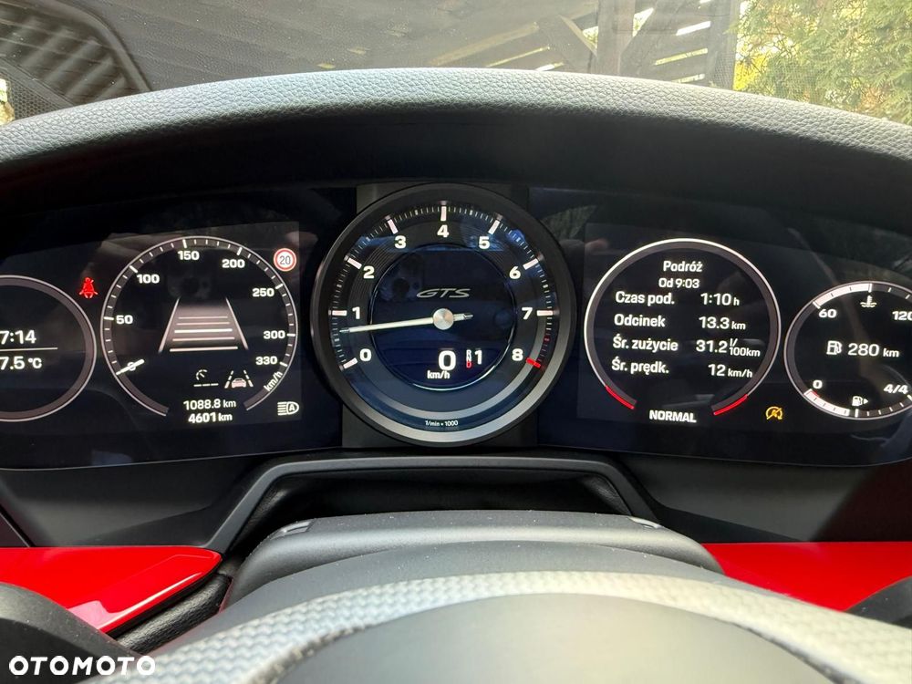 Porsche 911 Carrera GTS - 11