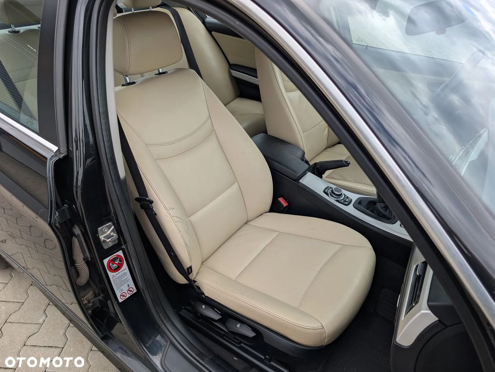 BMW Seria 3 318d Sport Line - 36