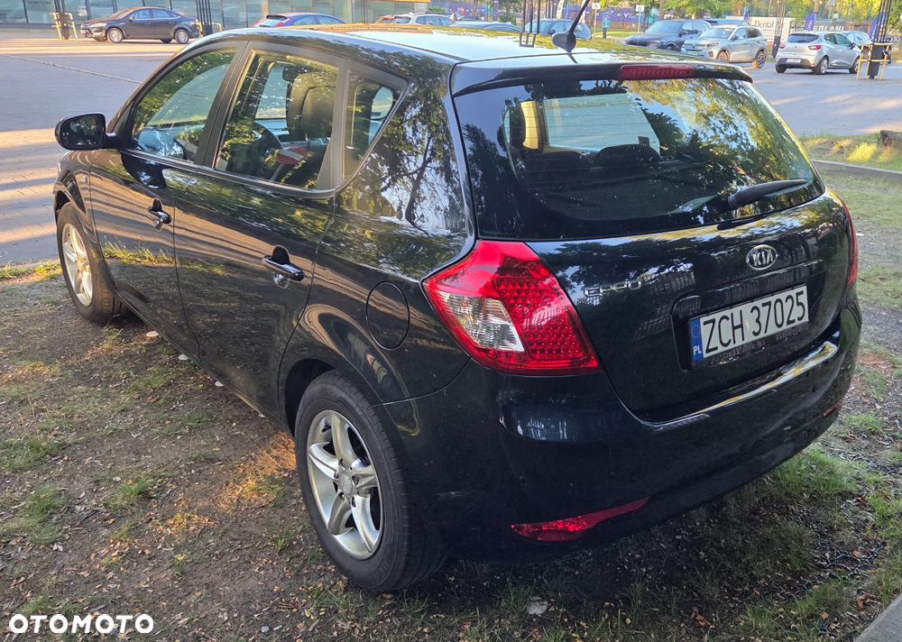 Kia Ceed 1.4 L - 6