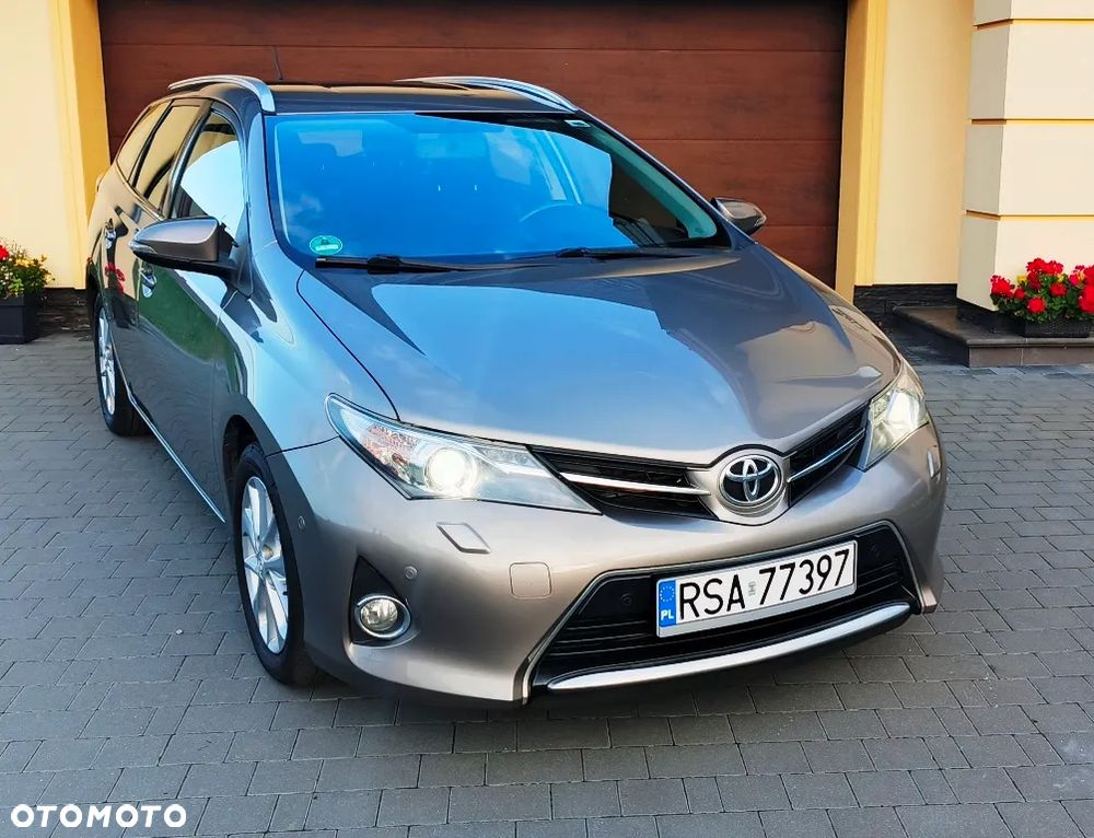 Toyota Auris 2.0 D-4D Life Plus - 1