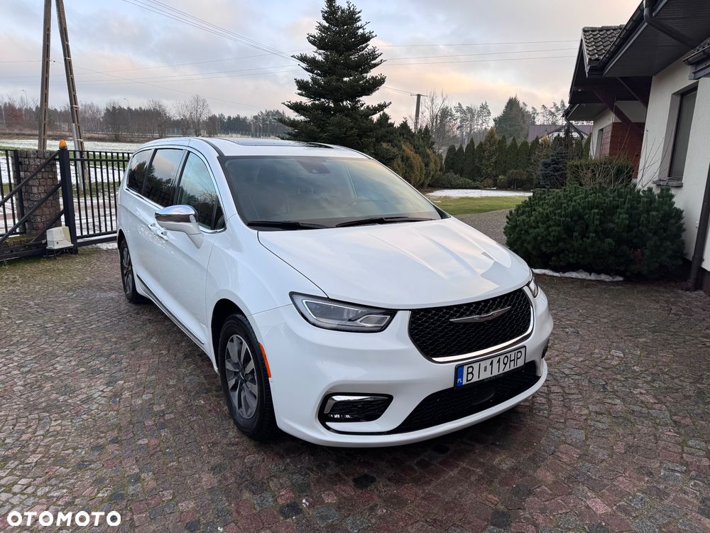 Chrysler Pacifica - 1