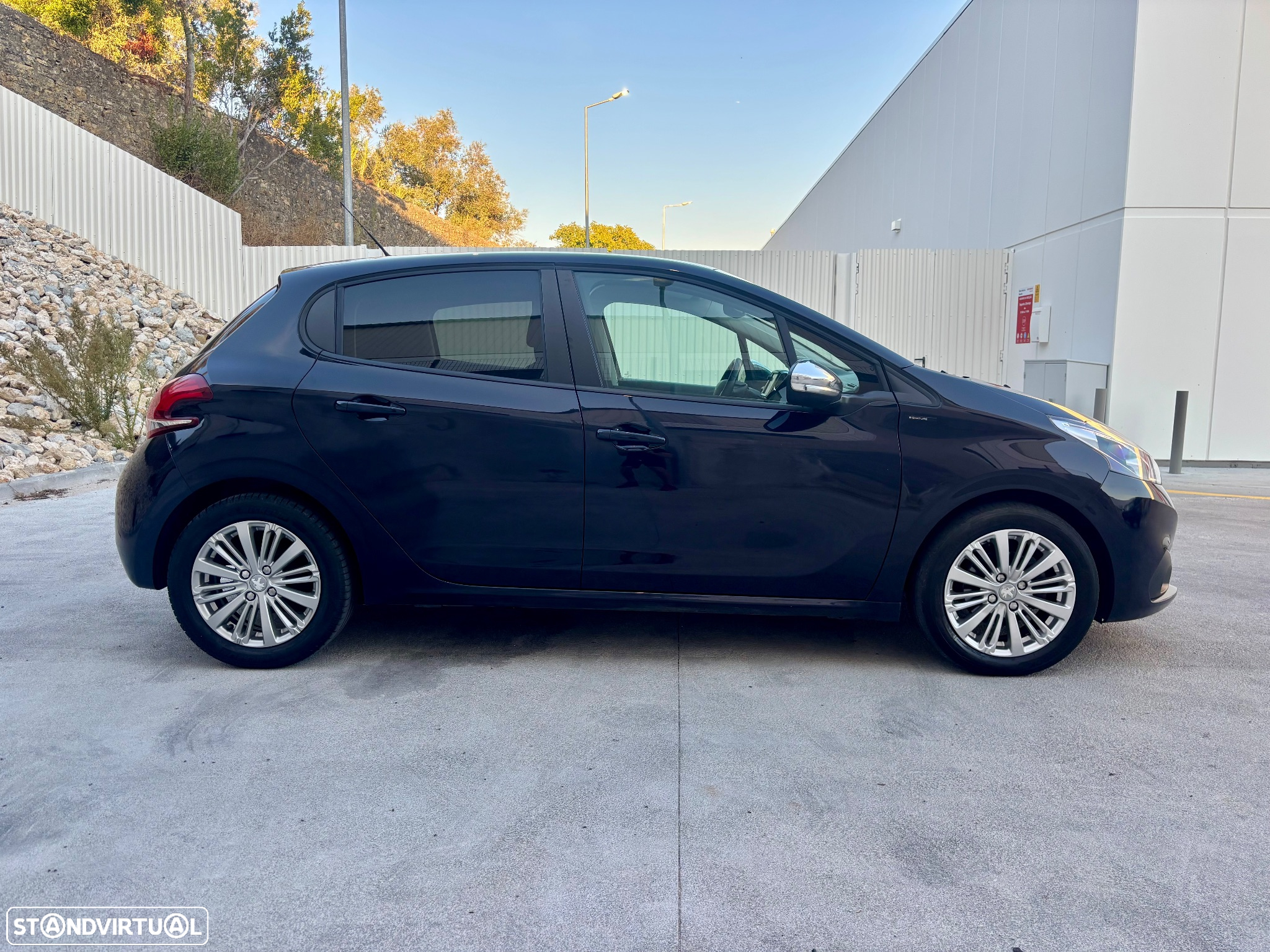 Peugeot 208 1.2 PureTech Signature - 16