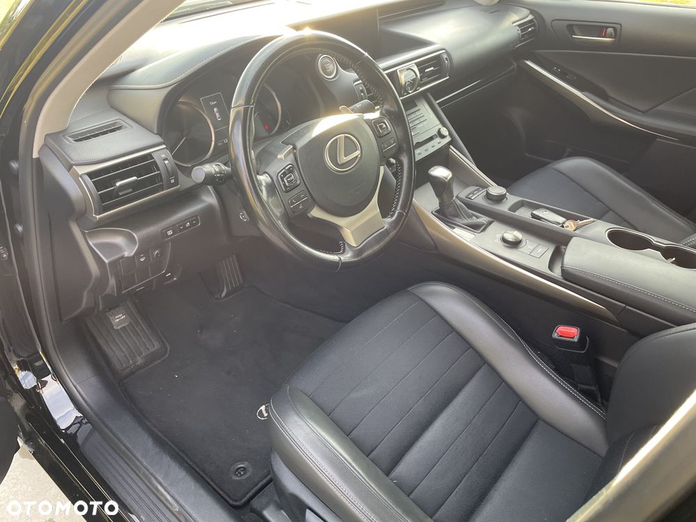 Lexus IS 200t / 300 Elegance - 13