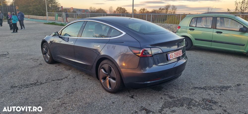 Tesla Model 3 - 7