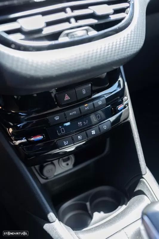 Peugeot 208 1.6 BlueHDi Allure - 18