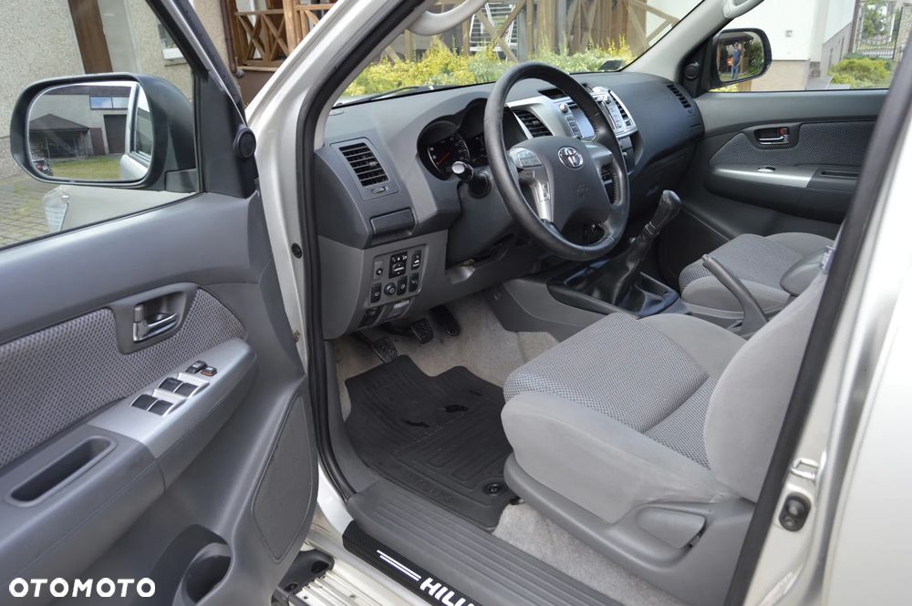 Toyota Hilux 3.0 D-4D SR5 - 11