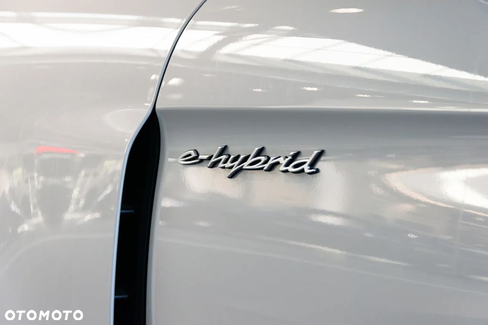 Porsche Panamera 4 E-Hybrid PHEV - 18