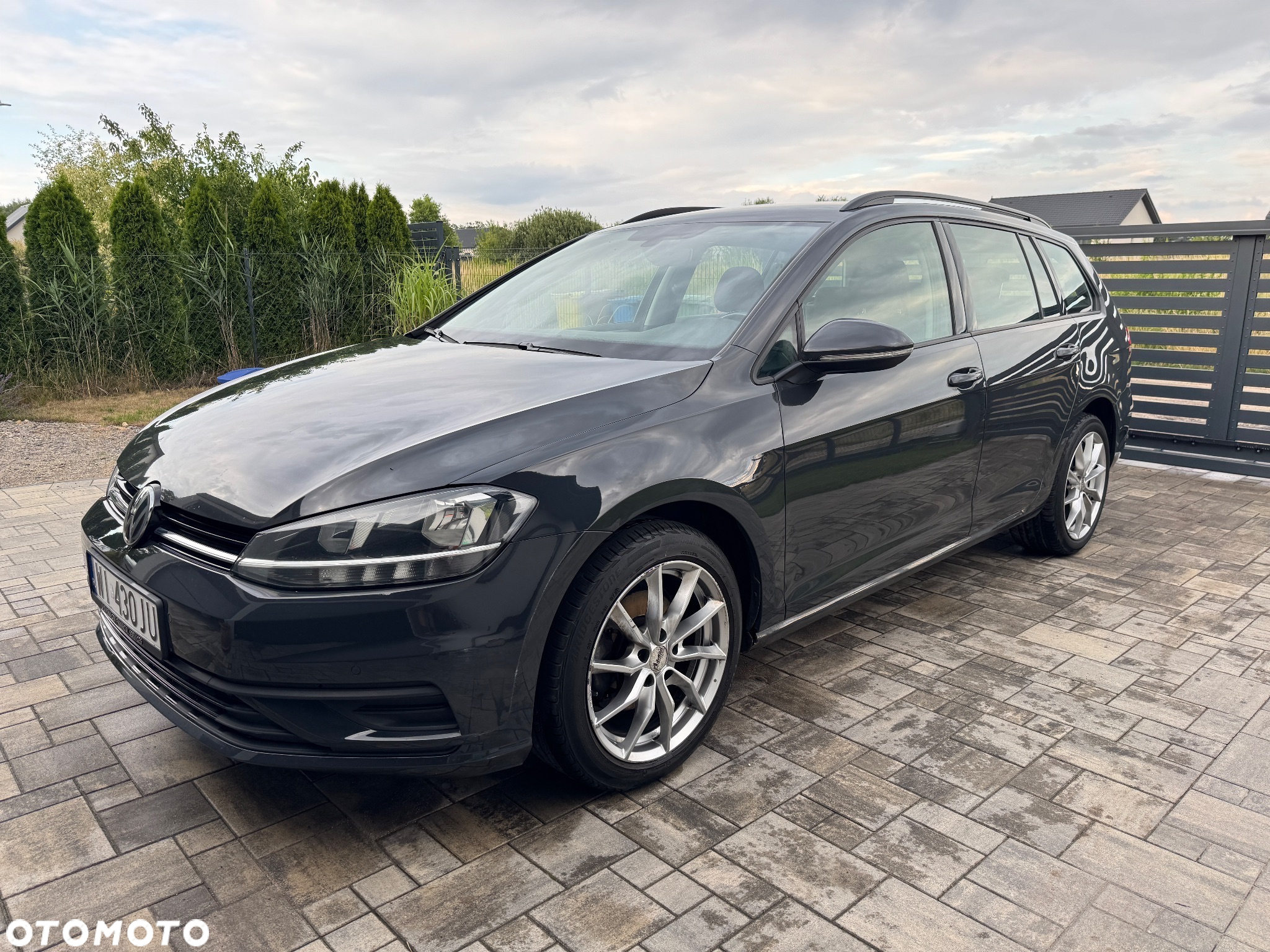 Volkswagen Golf - 2
