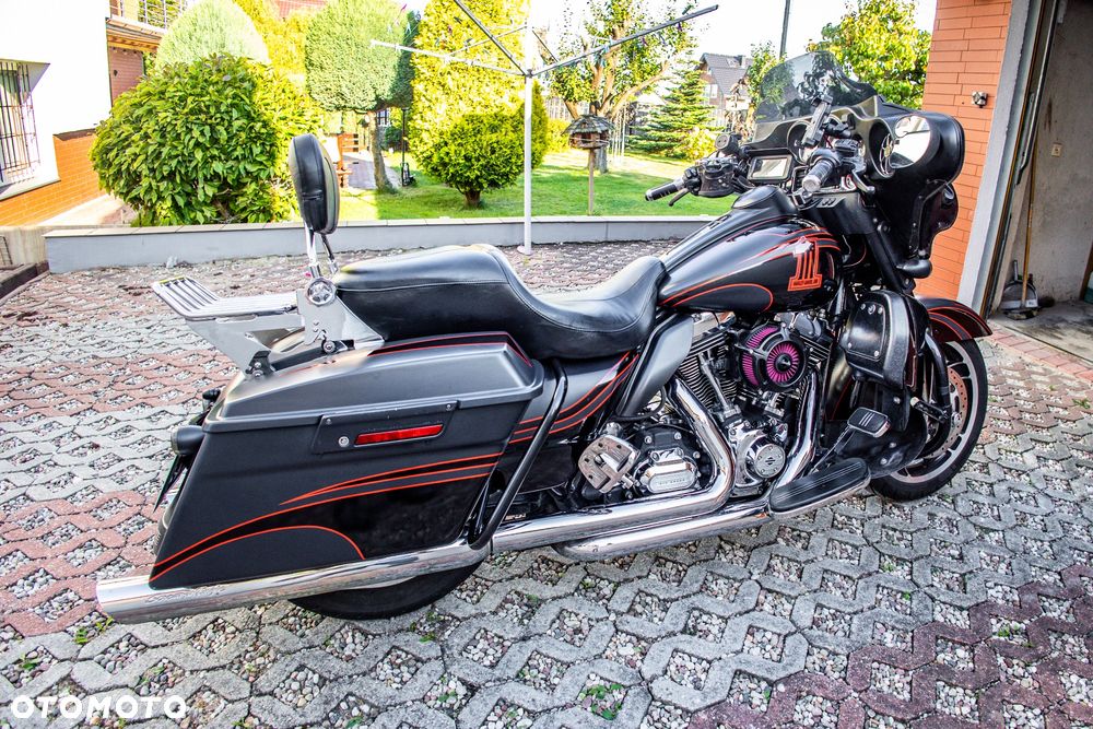 Harley-Davidson Touring Street Glide - 2