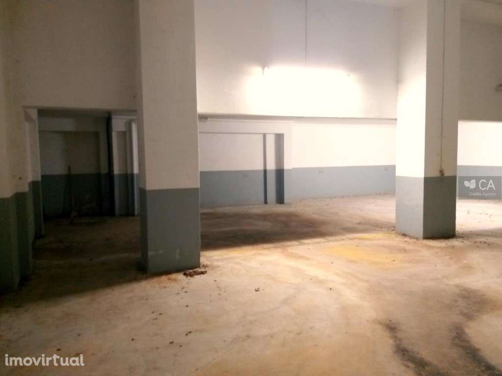 Parqueamento com 787m² situado no centro de Carvoeiro, Lagoa - Grande imagem: 3/8