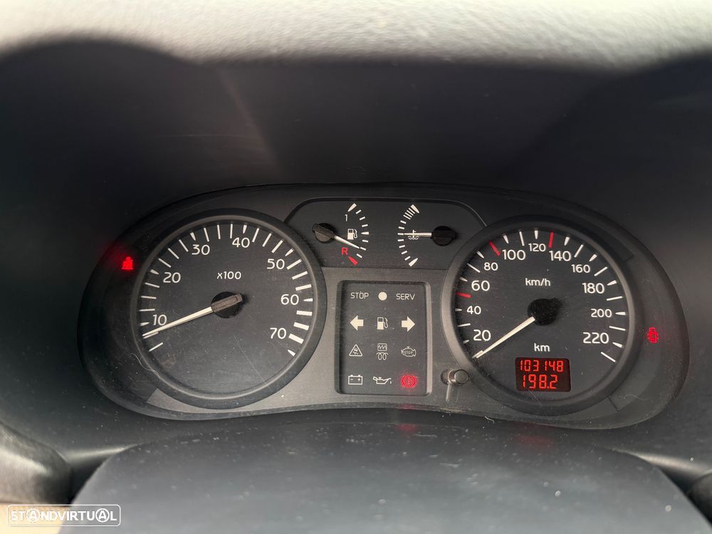 Renault Clio 1.2 16V Confort Authentique - 12