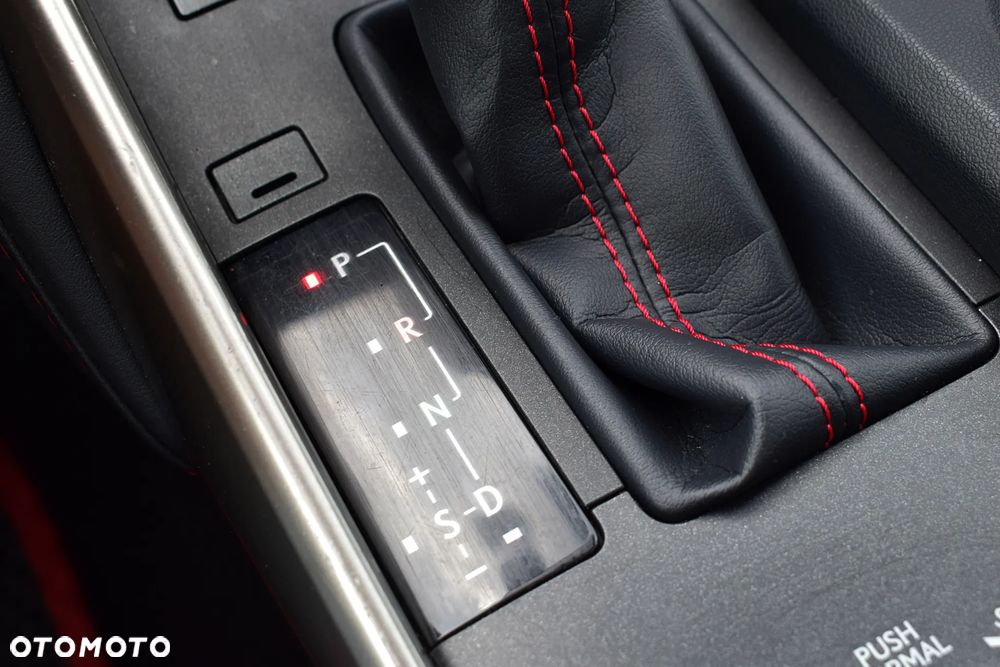 Lexus IS 300h F Sport Edition - 14