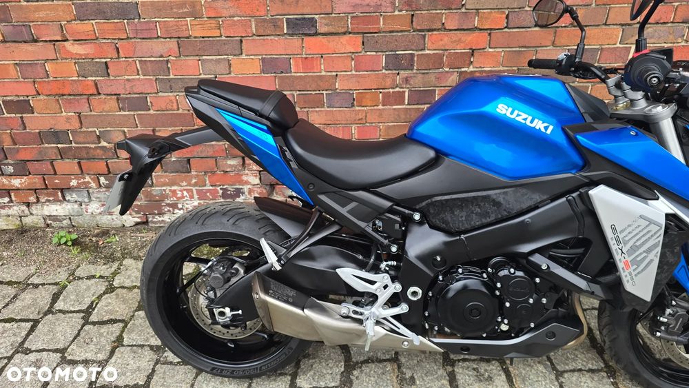 Suzuki GSX - 20