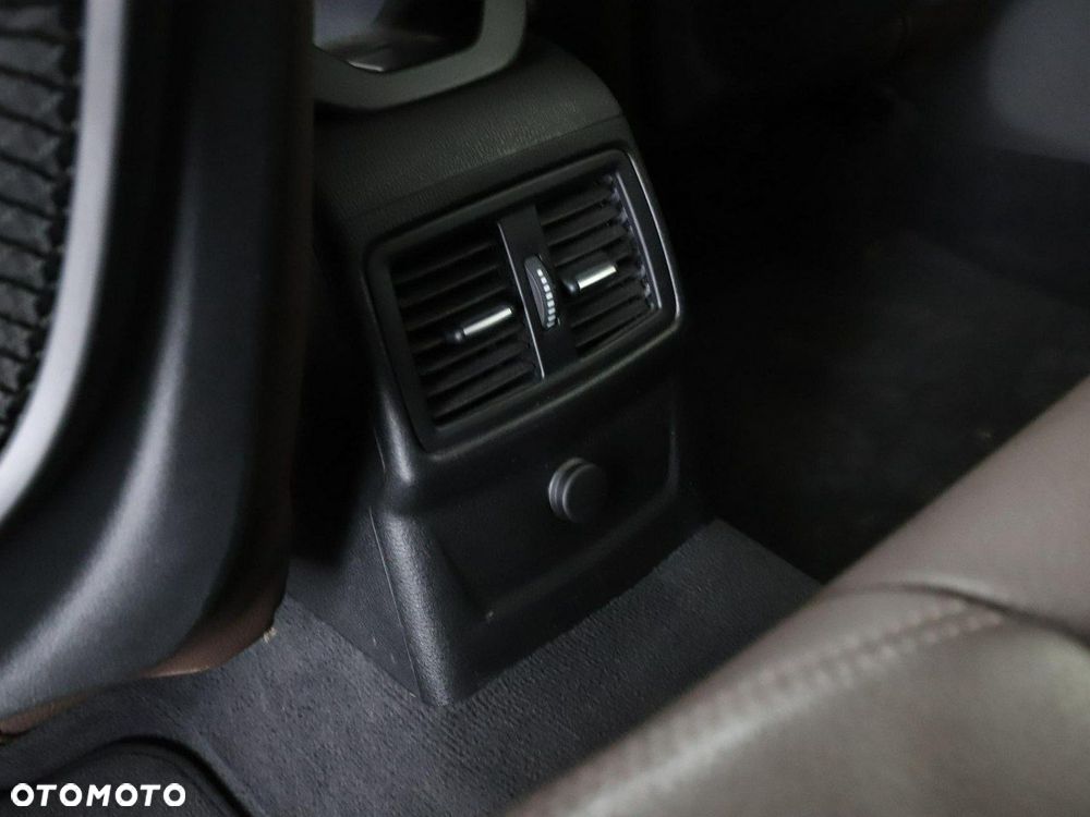 BMW X1 sDrive20d xLine - 36