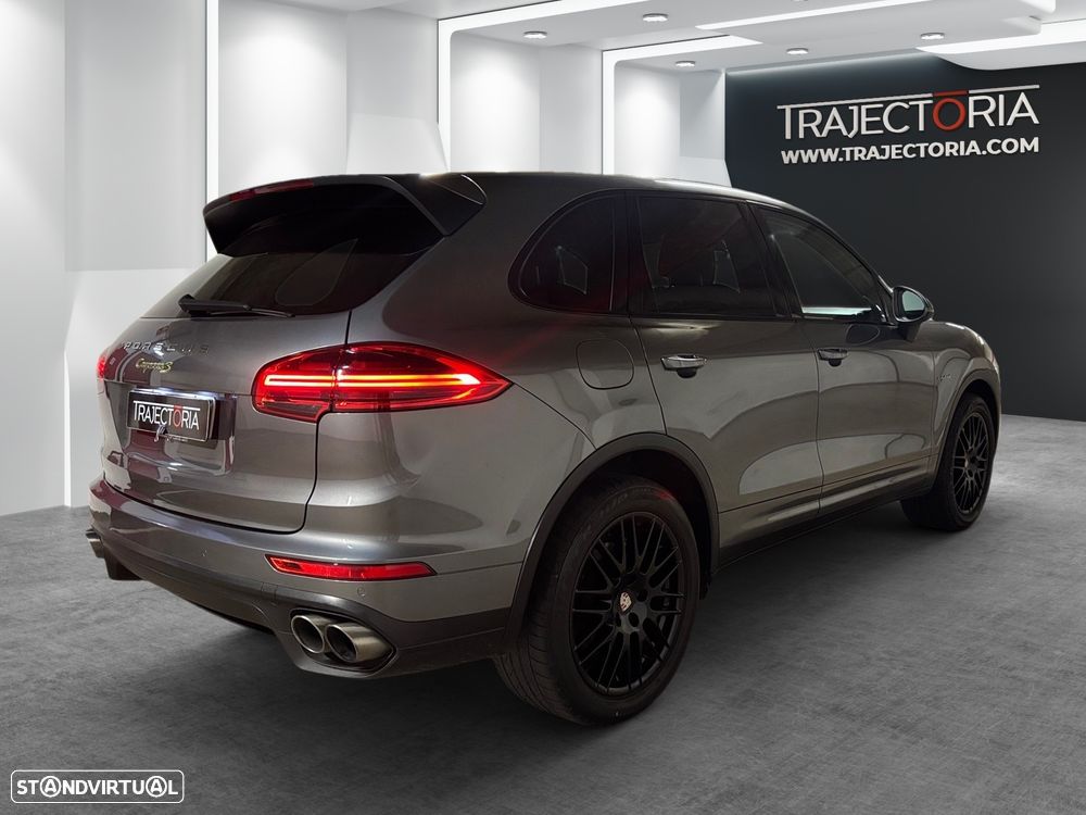 Porsche Cayenne S E-Hybrid - 2