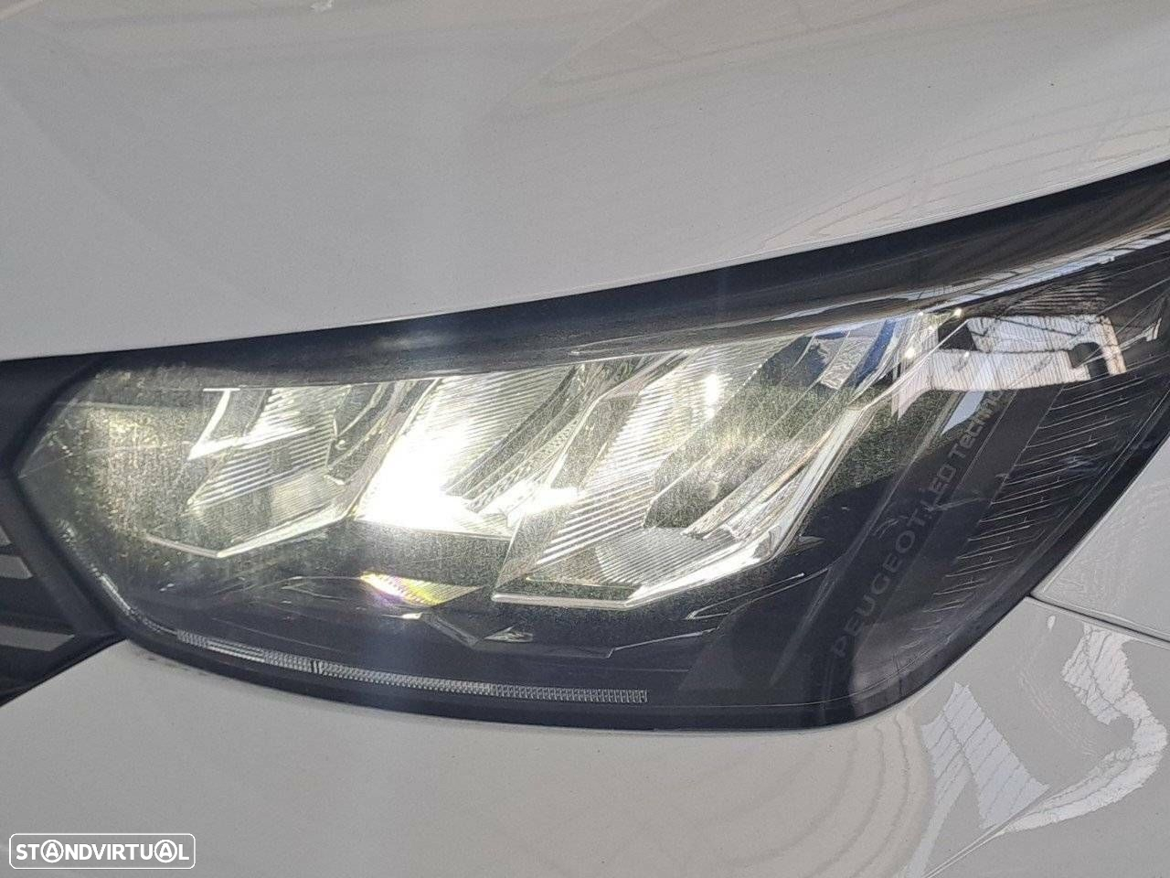 Peugeot 2008 1.2 PureTech Allure EAT8 - 25