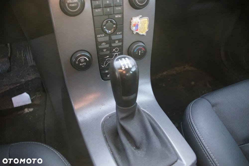 Auto na części - Volvo S40 II 1.6 D 109 KM D4164T MTX75 455 2006R Silnik Skrzynia Drzwi Błotnik Klapa Zderzak Lusterko Szyba Klamka Deska Kokpit Sterownik Moduł Czujnik Licznik Kierownica Wyświetlacz Panel - 14