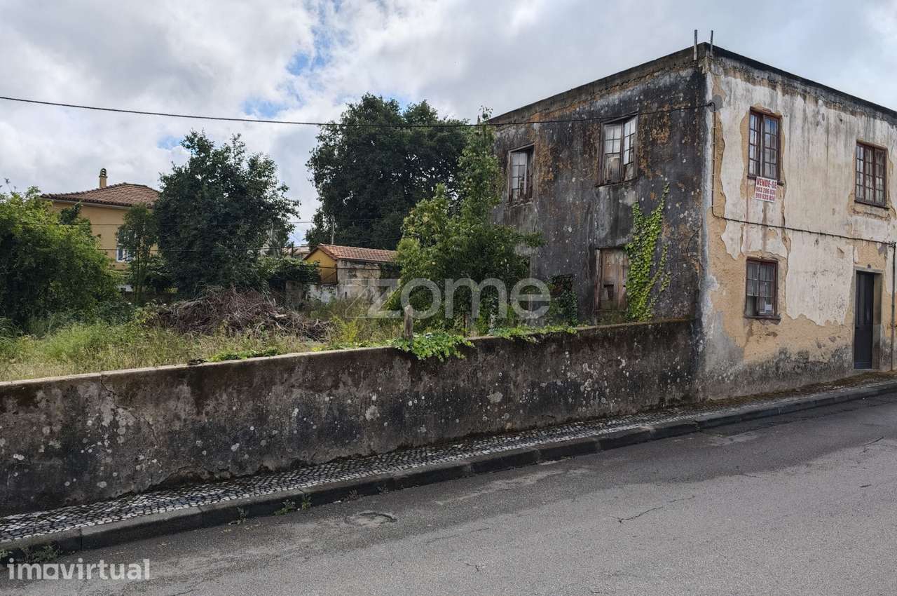 Moradia P/Restauro no Centro de São João da Madeira - Grande imagem: 4/6