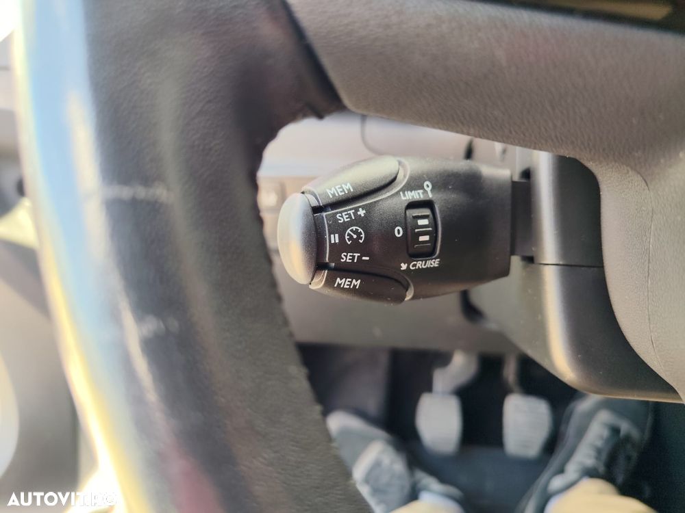 Citroën C3 1.2 PureTech BVM Shine - 18