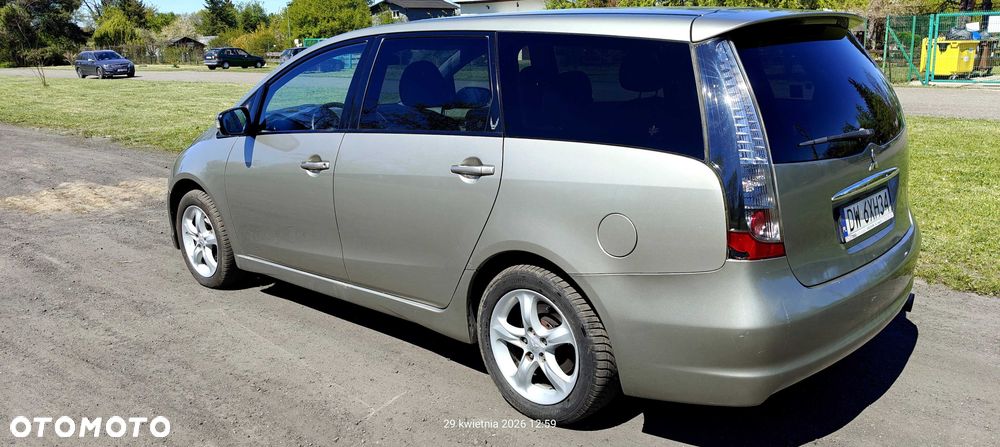 Mitsubishi Grandis - 2