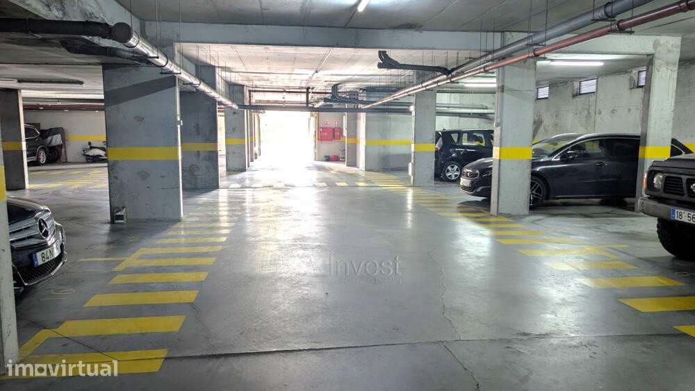 Lugar de estacionamento à venda em Santa Clara, Lisboa - Grande imagem: 2/9