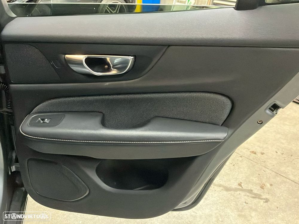 Volvo V60 2.0 D3 R-Design Geartronic - 22