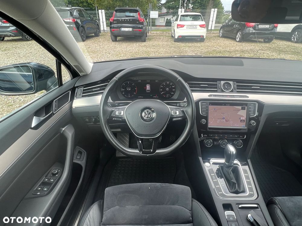 Volkswagen Passat Variant 2.0 TDI SCR DSG BlueMotion Highline - 17