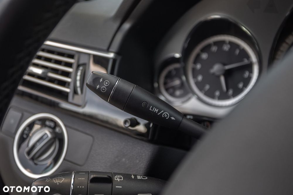 Mercedes-Benz Klasa E 220 CDI DPF BlueEFFICIENCY 7G-TRONIC Avantgarde - 27