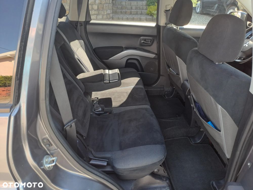 Mitsubishi Outlander 2.2 DID Intense + - 21