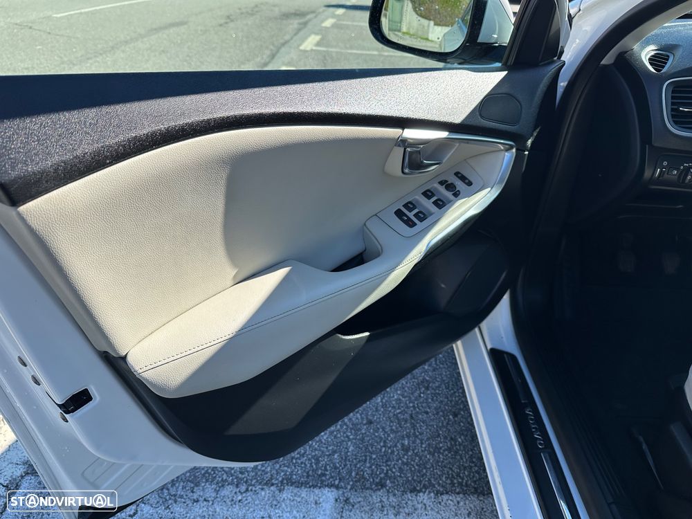 Volvo V40 D2 Momentum - 40