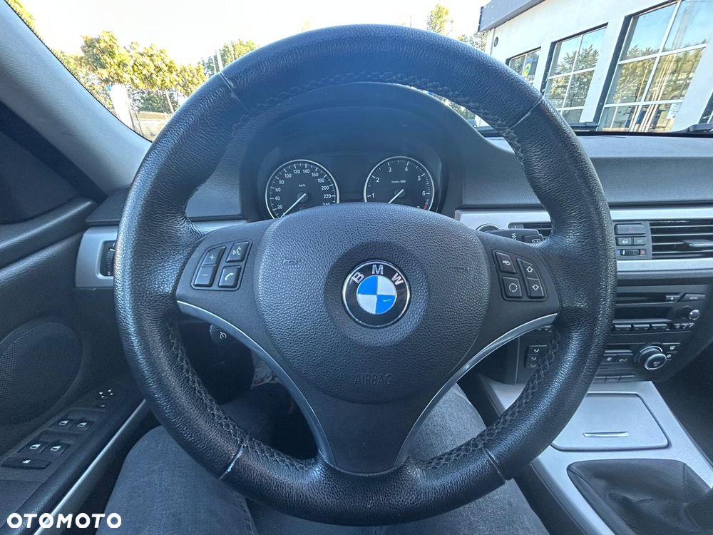BMW Seria 3 318i - 9