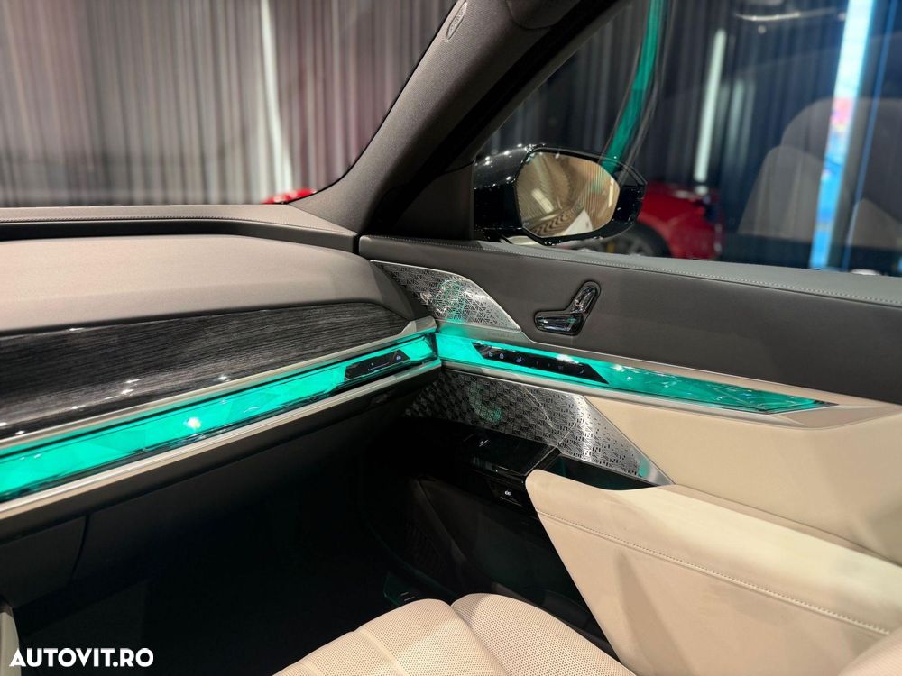 BMW Seria 7 740d xDrive MHEV - 29