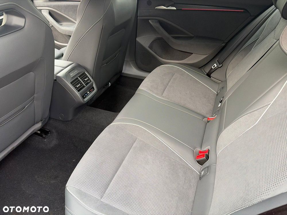 Skoda Superb 2.0 TSI Sportline DSG - 18
