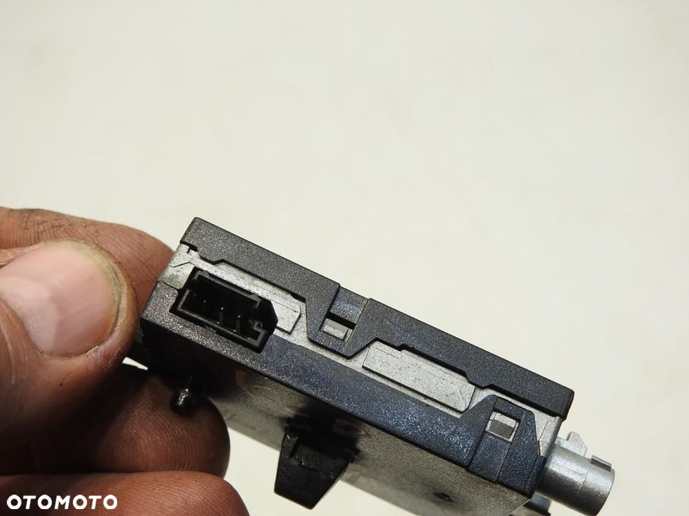 WZMACNIACZ ANTENY VOLVO V60 7CP1-18C847-CA - 4